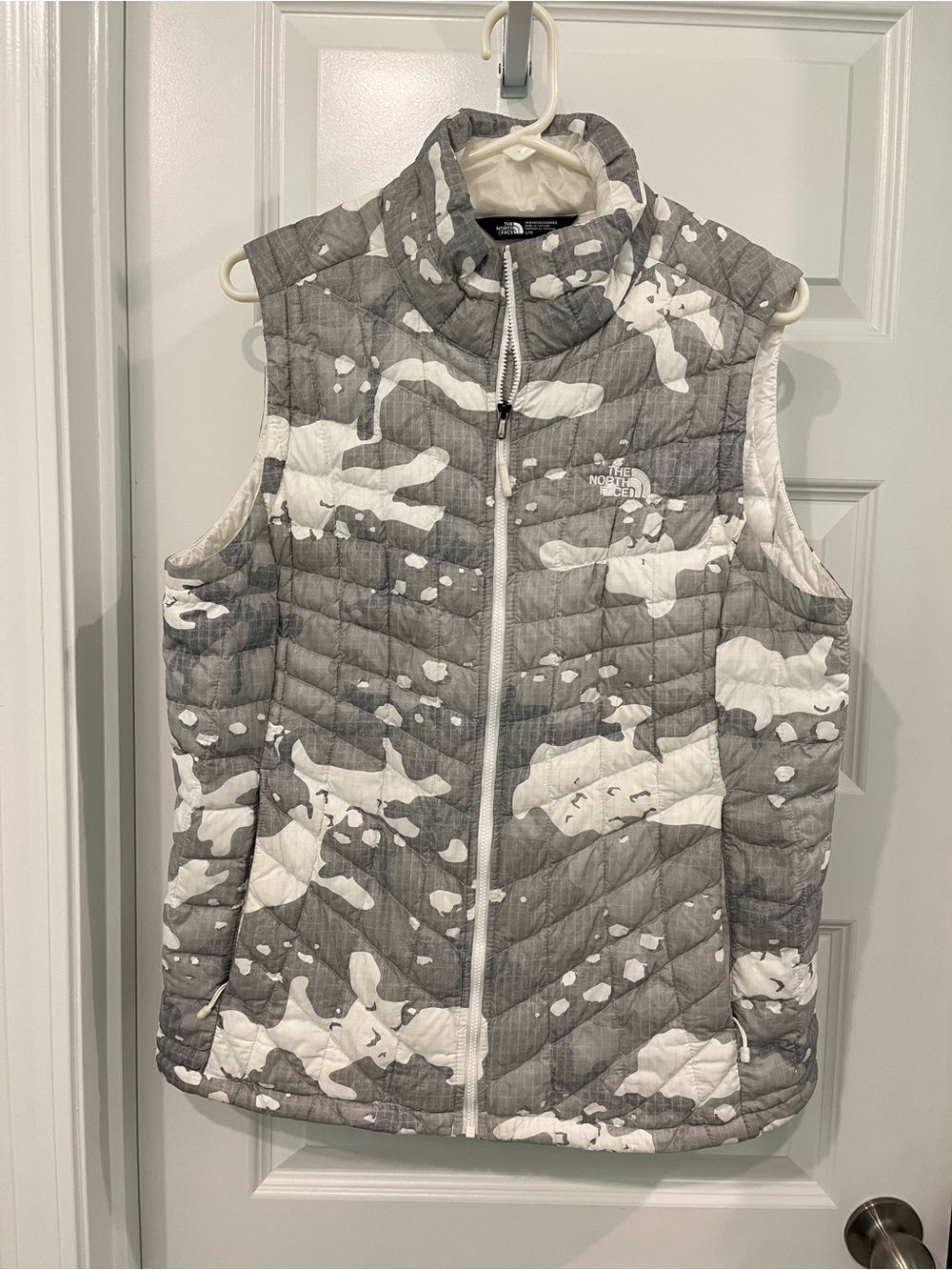 The North Face Women's Gray & White Camo Quilted Vest